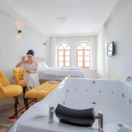 Hotel Hydros Cave