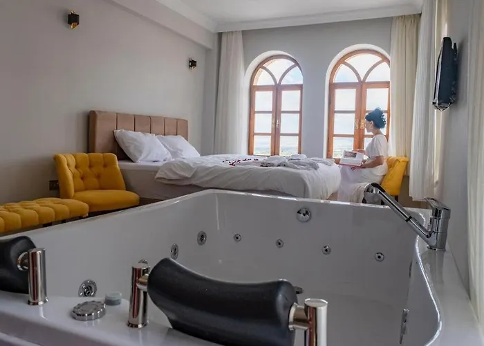 Hydros Cave Üçhisar